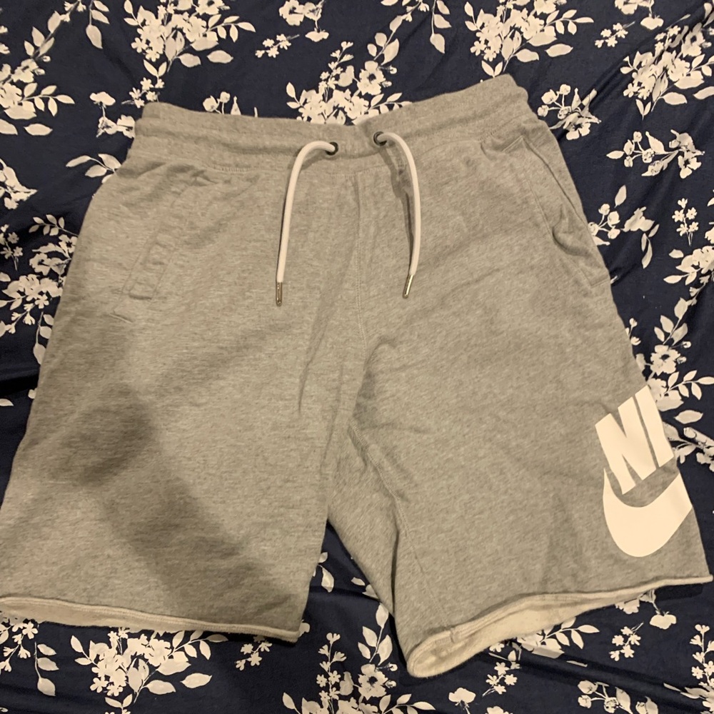 Grey & white Nike basketball shorts. Size S, worn twice.